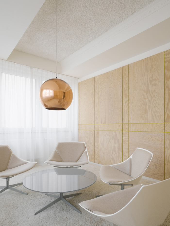 p 413_bruce_b-19_press